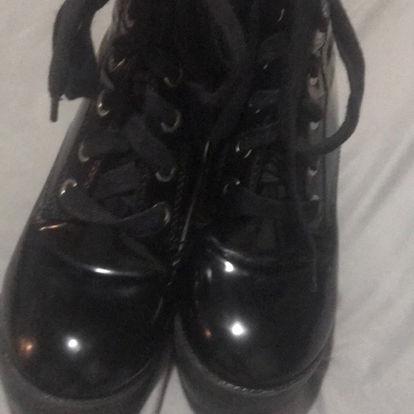 heels - Picture 2 of 6